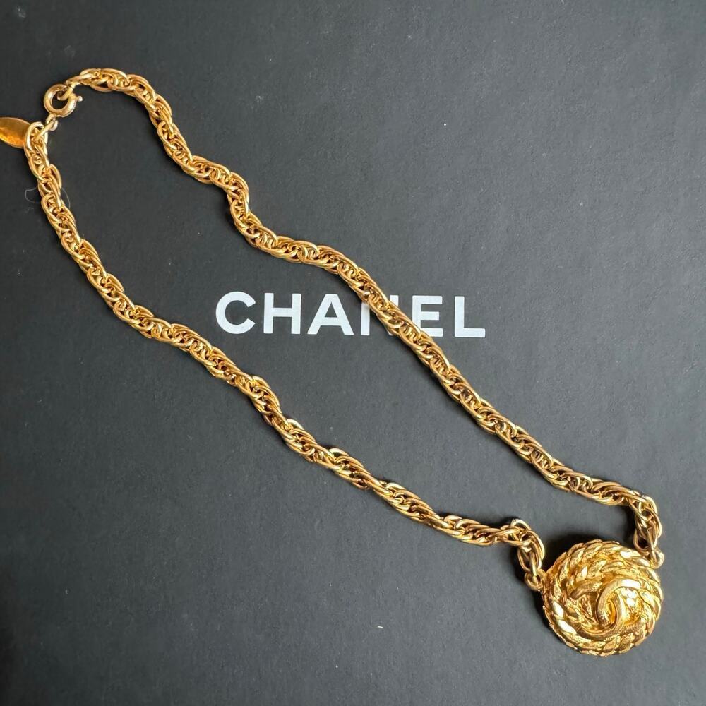 Chanel Medallion Necklace‎